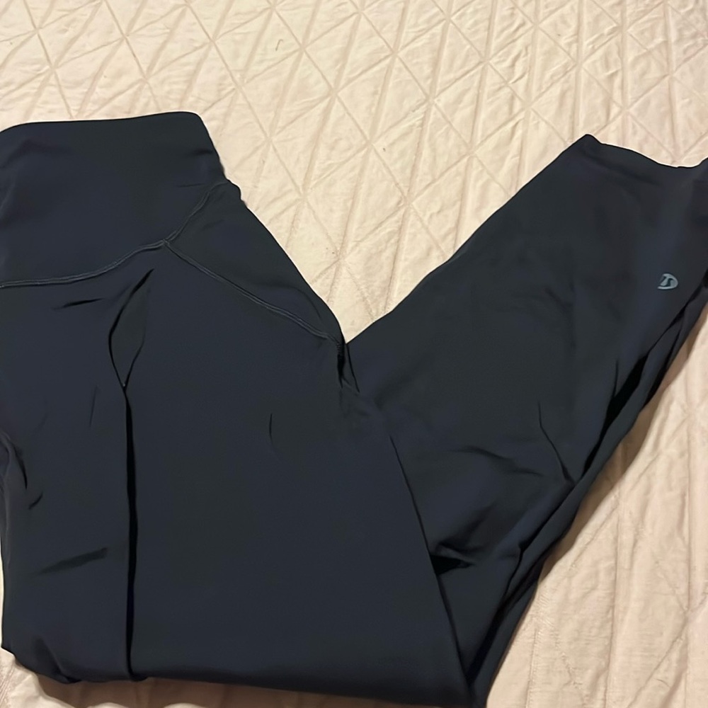 Lululemon 23” base pace crops